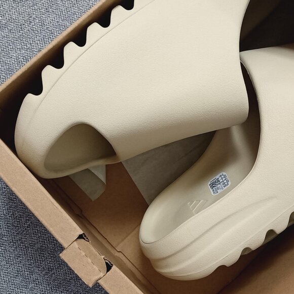 Adidas Yeezy Slides "Bone (2022 Restock)" NEW WITH BOX 100%EVA FZ5897 YZY SLIDES - Picture 5 of 8